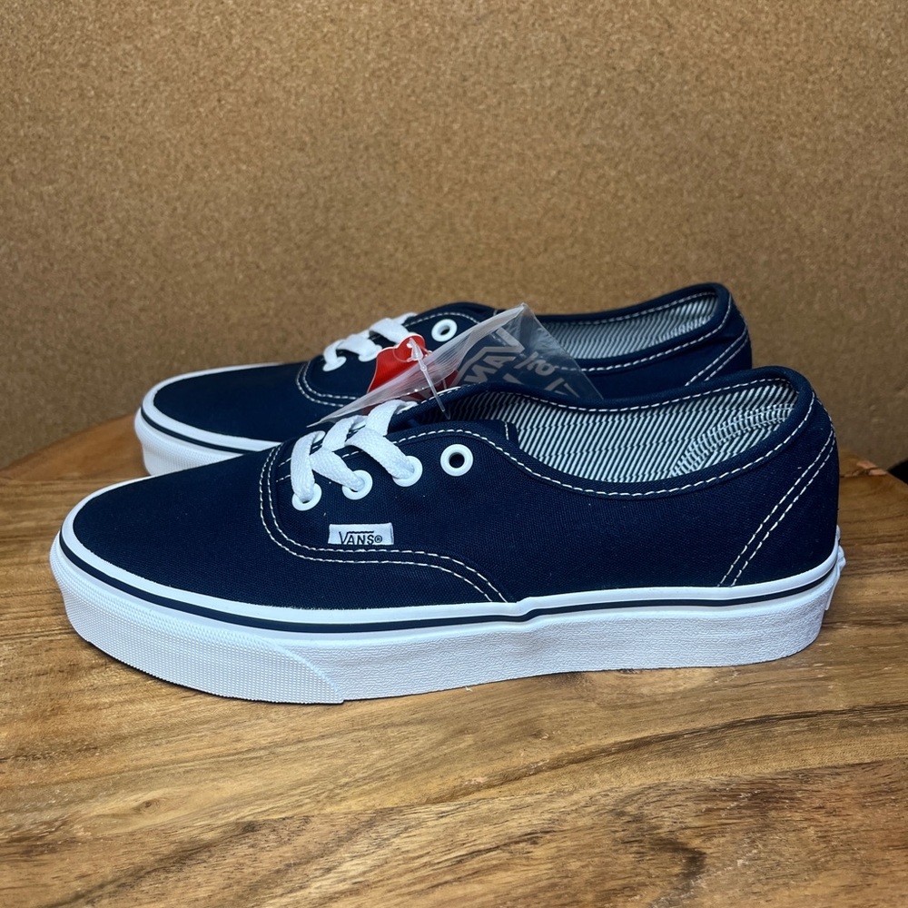 Vans
Classic
Brand new - Picture 3 of 8